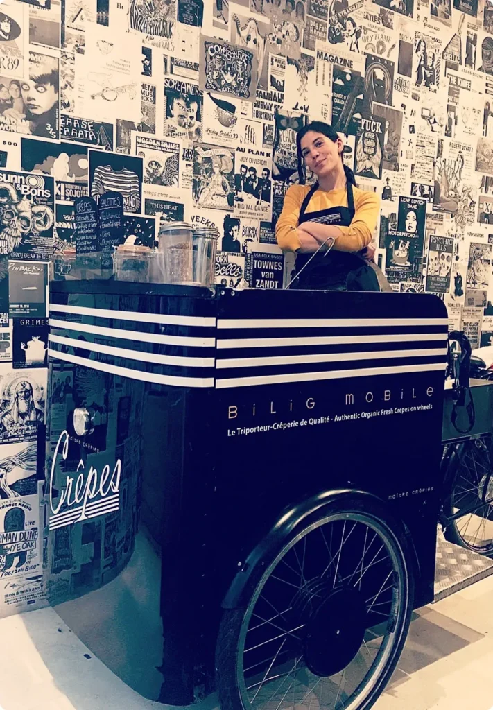 Chariot à crêpes dans un café.